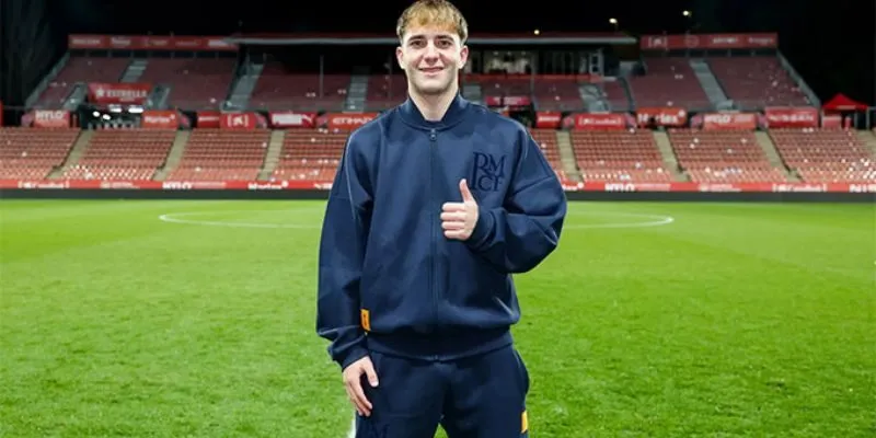 Cầu thủ chạy cánh Dani Yanez nổi bật với lối chơi tốc độ và kỹ thuật lắt léo