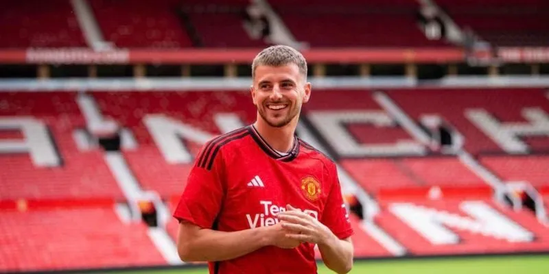 Cầu thủ Mason Mount đại diện cho vẻ đẹp trẻ trung, hiện đại