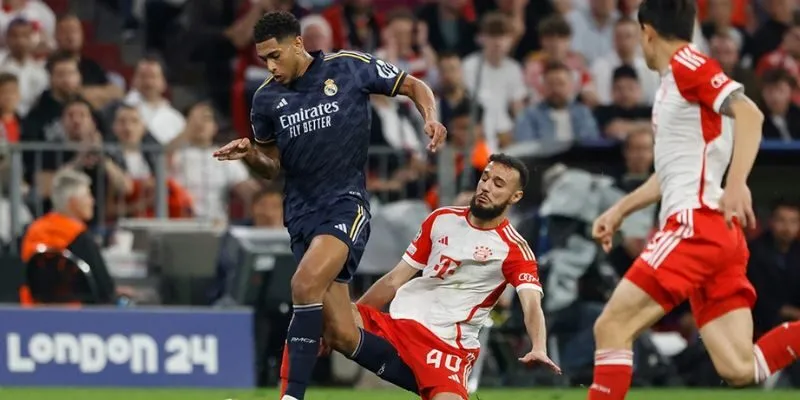 Real Madrid vs Bayern Munich đã có nhiều cuộc chạm trán nảy lửa trên sân cỏ